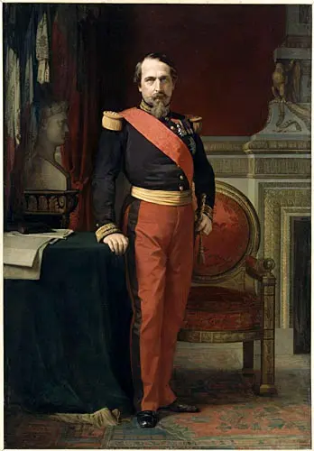 Portrait de Napoléon III debout en uniforme, une main posée sur une table, devant un fauteuil rouge et doré.